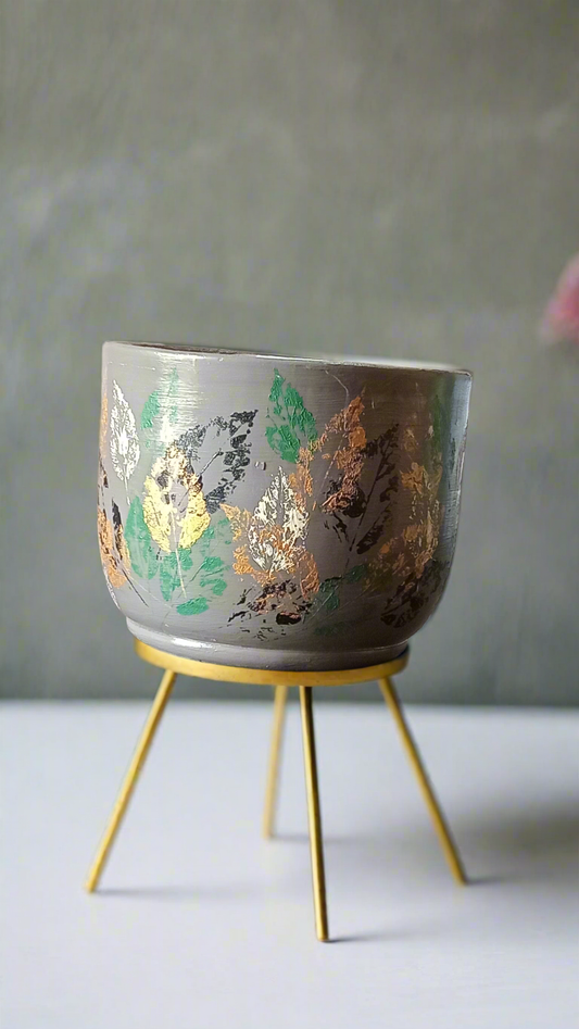 Leaf printing on a cylindrical pot